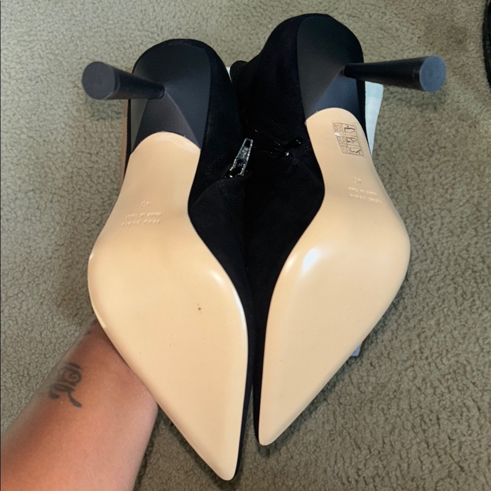 Vero Cuoio Black Heeled Boots - Picture 4 of 7
